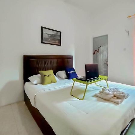 Urbanview Hotel Bagoes Sintang By Reddoorz Ngoại thất bức ảnh