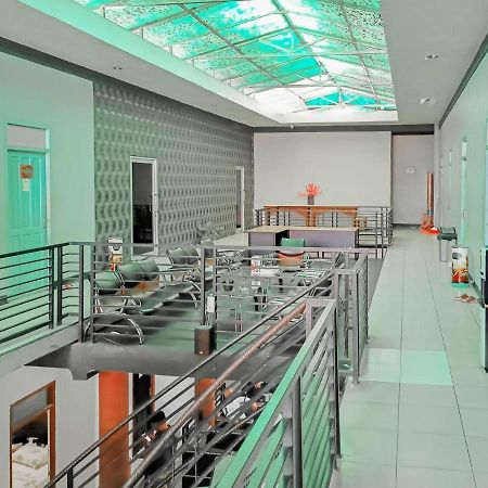 Urbanview Hotel Bagoes Sintang By Reddoorz Ngoại thất bức ảnh