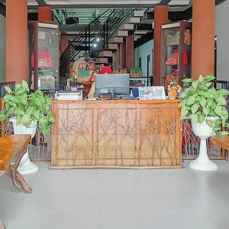 Urbanview Hotel Bagoes Sintang By Reddoorz Ngoại thất bức ảnh