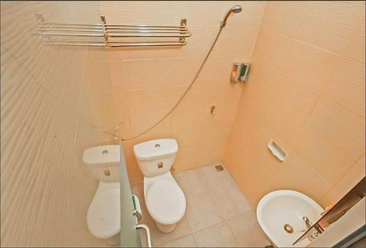 Urbanview Hotel Bagoes Sintang By Reddoorz Ngoại thất bức ảnh