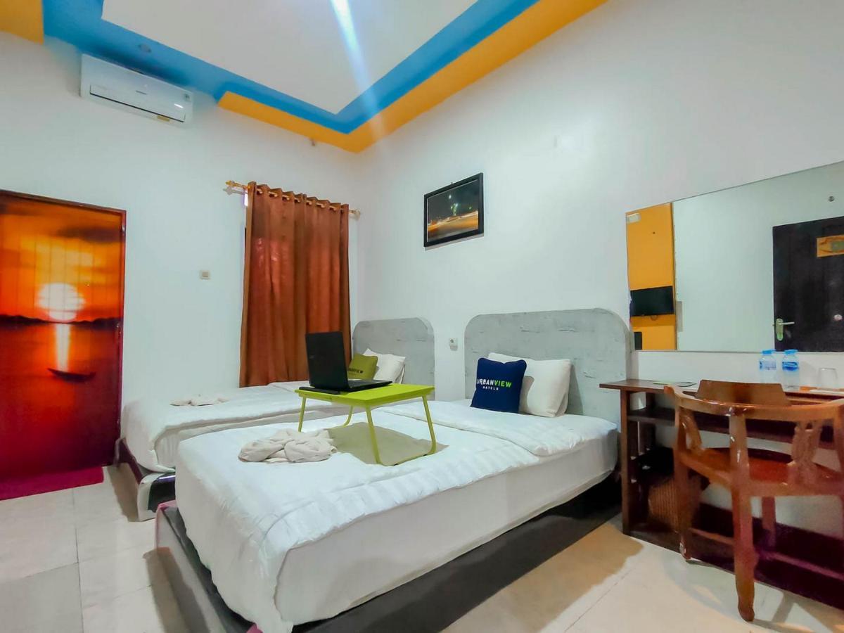 Urbanview Hotel Bagoes Sintang By Reddoorz Ngoại thất bức ảnh