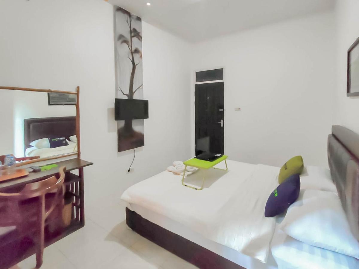 Urbanview Hotel Bagoes Sintang By Reddoorz Ngoại thất bức ảnh
