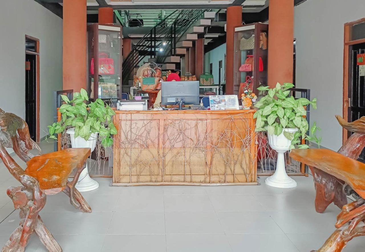 Urbanview Hotel Bagoes Sintang By Reddoorz Ngoại thất bức ảnh