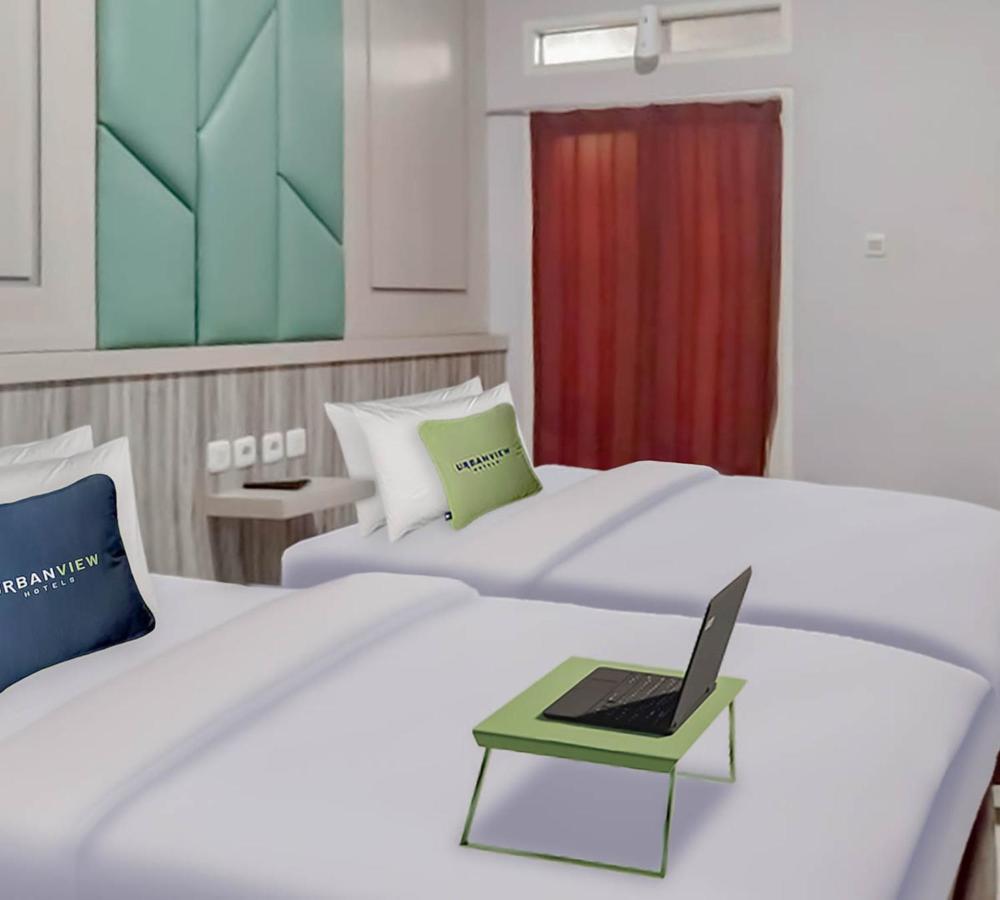 Urbanview Hotel Bagoes Sintang By Reddoorz Ngoại thất bức ảnh