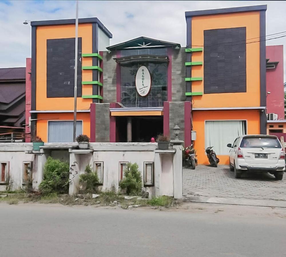 Urbanview Hotel Bagoes Sintang By Reddoorz Ngoại thất bức ảnh