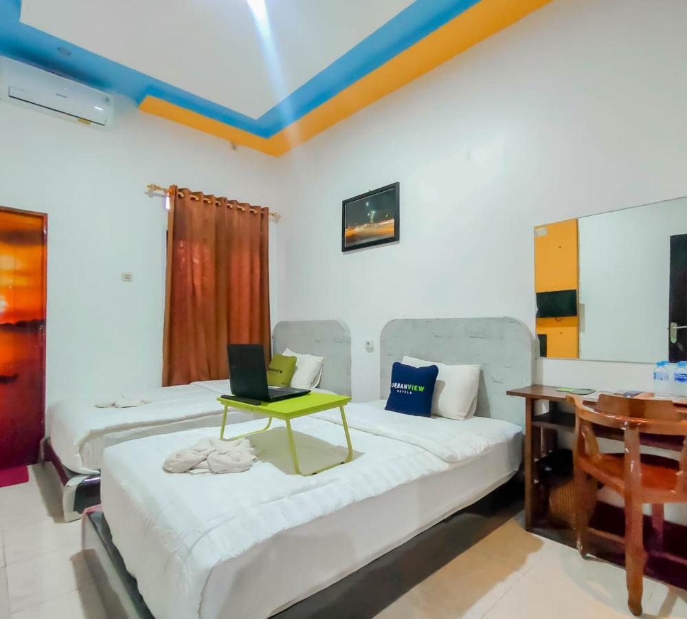 Urbanview Hotel Bagoes Sintang By Reddoorz Ngoại thất bức ảnh