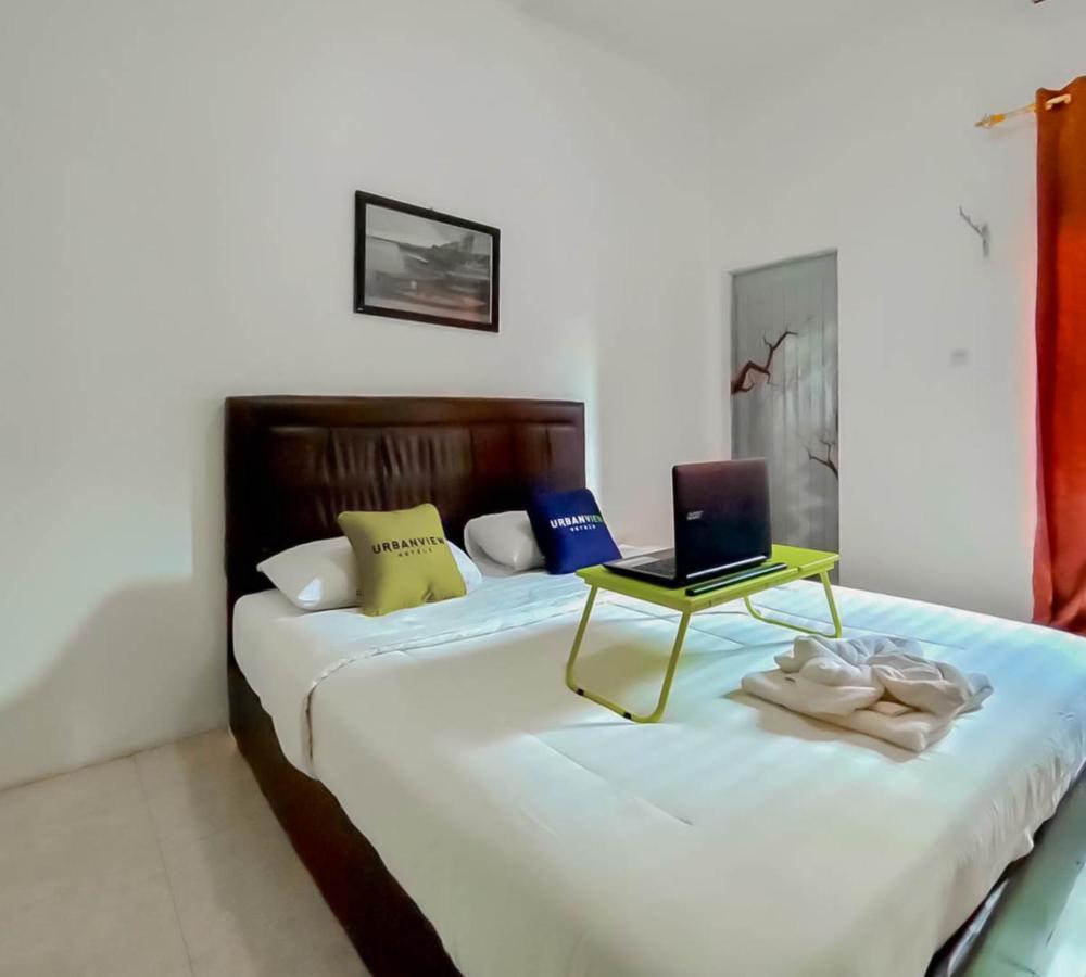Urbanview Hotel Bagoes Sintang By Reddoorz Ngoại thất bức ảnh