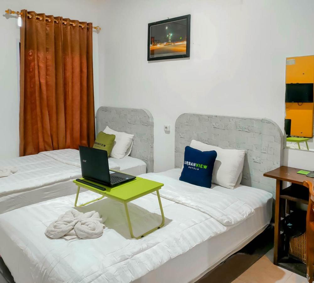 Urbanview Hotel Bagoes Sintang By Reddoorz Ngoại thất bức ảnh