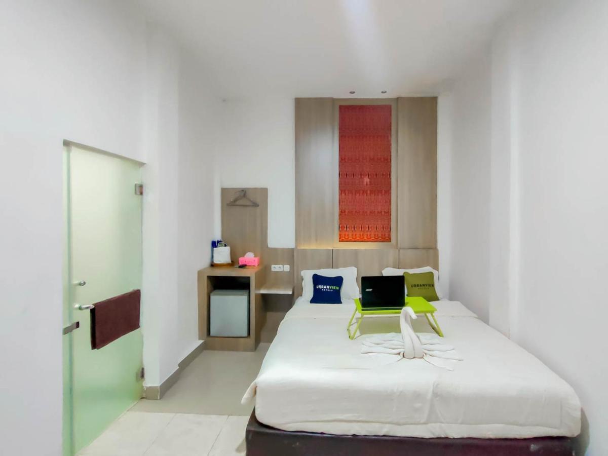 Urbanview Hotel Bagoes Sintang By Reddoorz Ngoại thất bức ảnh