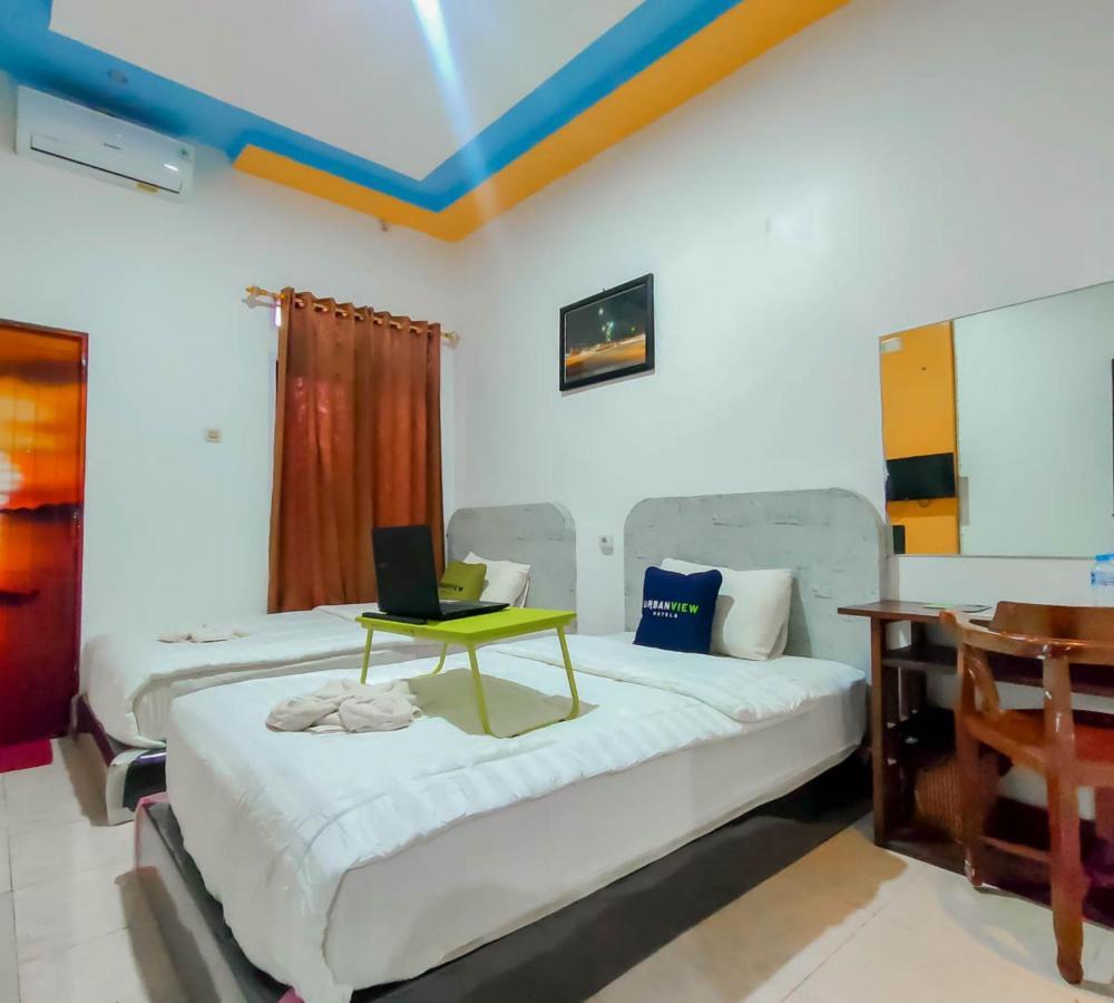 Urbanview Hotel Bagoes Sintang By Reddoorz Ngoại thất bức ảnh