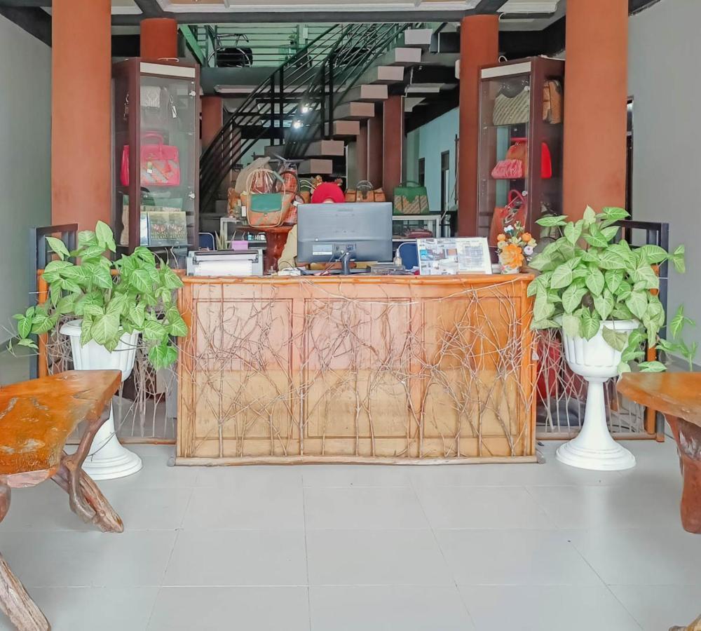 Urbanview Hotel Bagoes Sintang By Reddoorz Ngoại thất bức ảnh